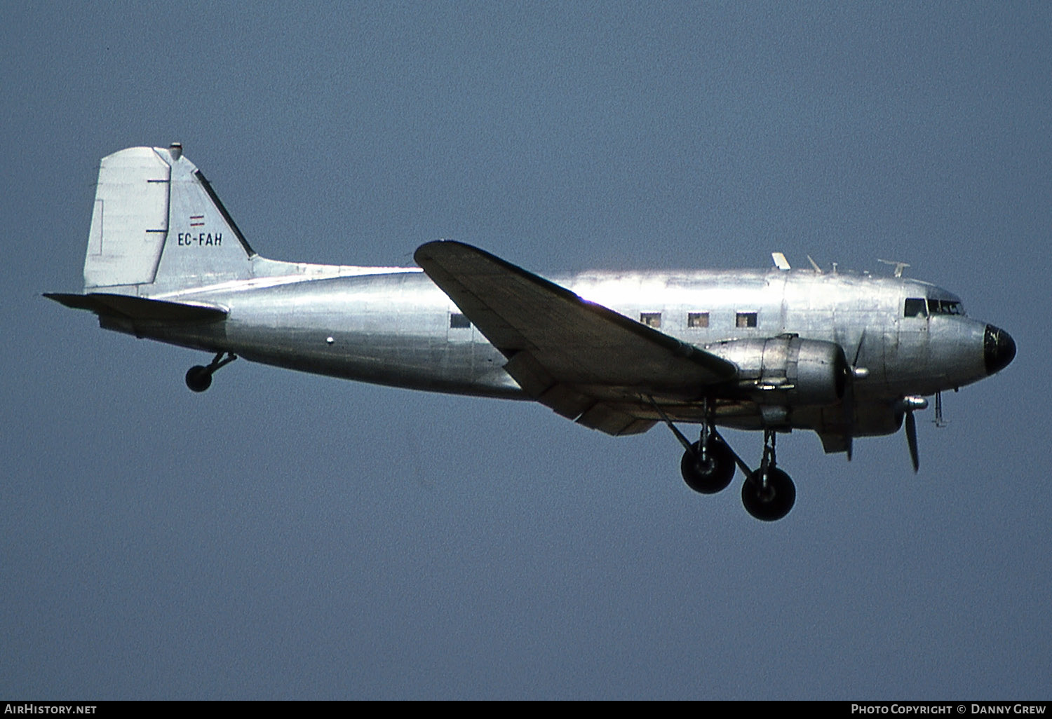 Aircraft Photo of EC-FAH | Douglas C-47A Skytrain | Aeromarket Transporte Aereo de Mercania | AirHistory.net #134071