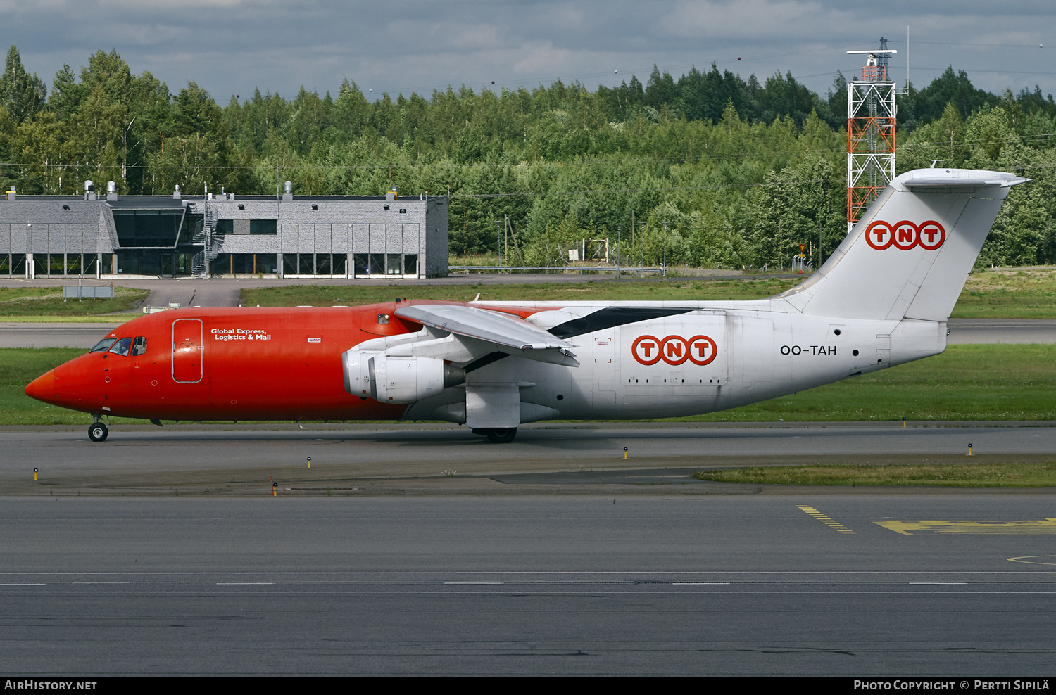 Aircraft Photo of OO-TAH | British Aerospace BAe-146-300QT Quiet Trader | TNT Airways | AirHistory.net #134786