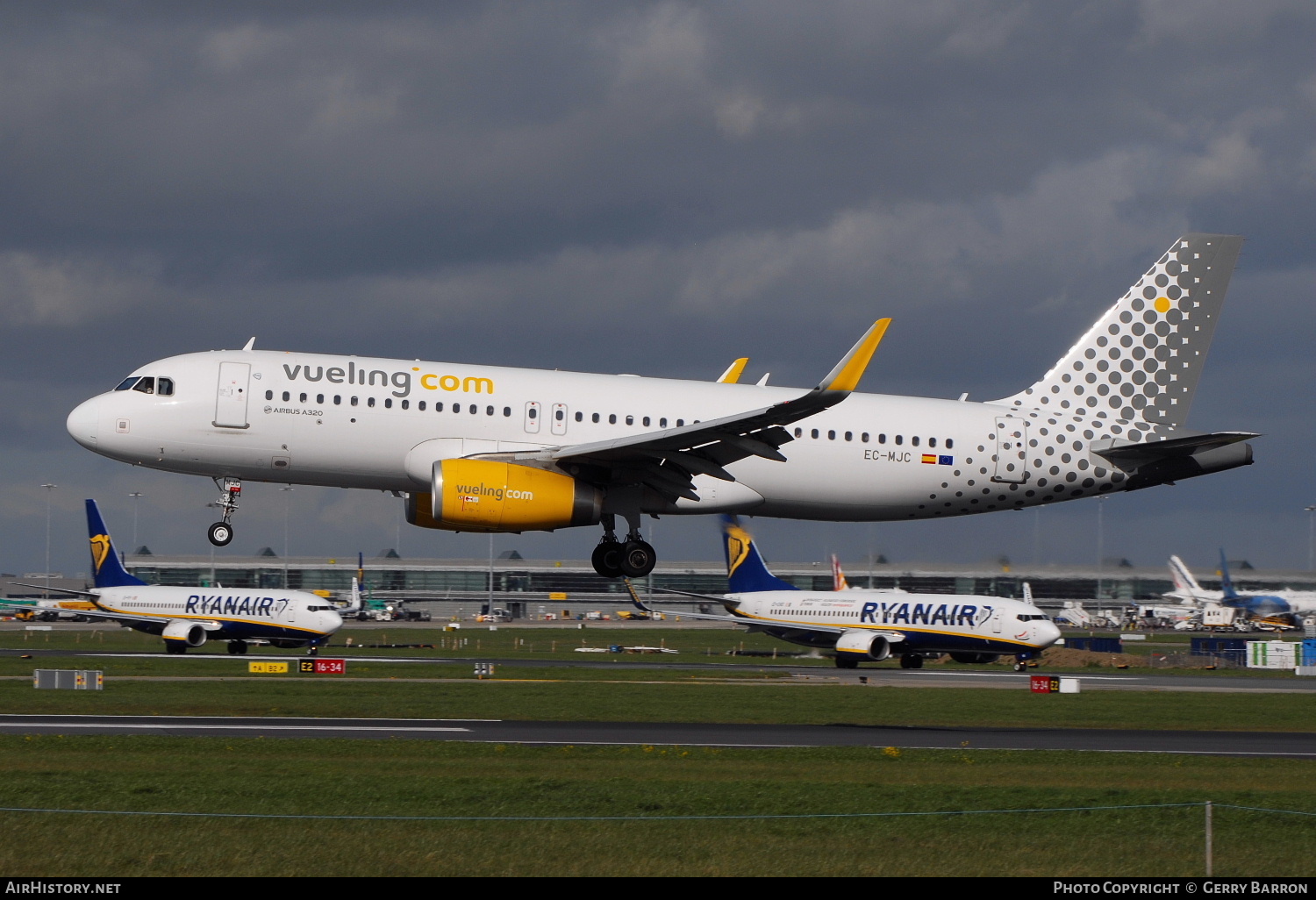 Aircraft Photo of EC-MJC | Airbus A320-232 | Vueling Airlines | AirHistory.net #135061