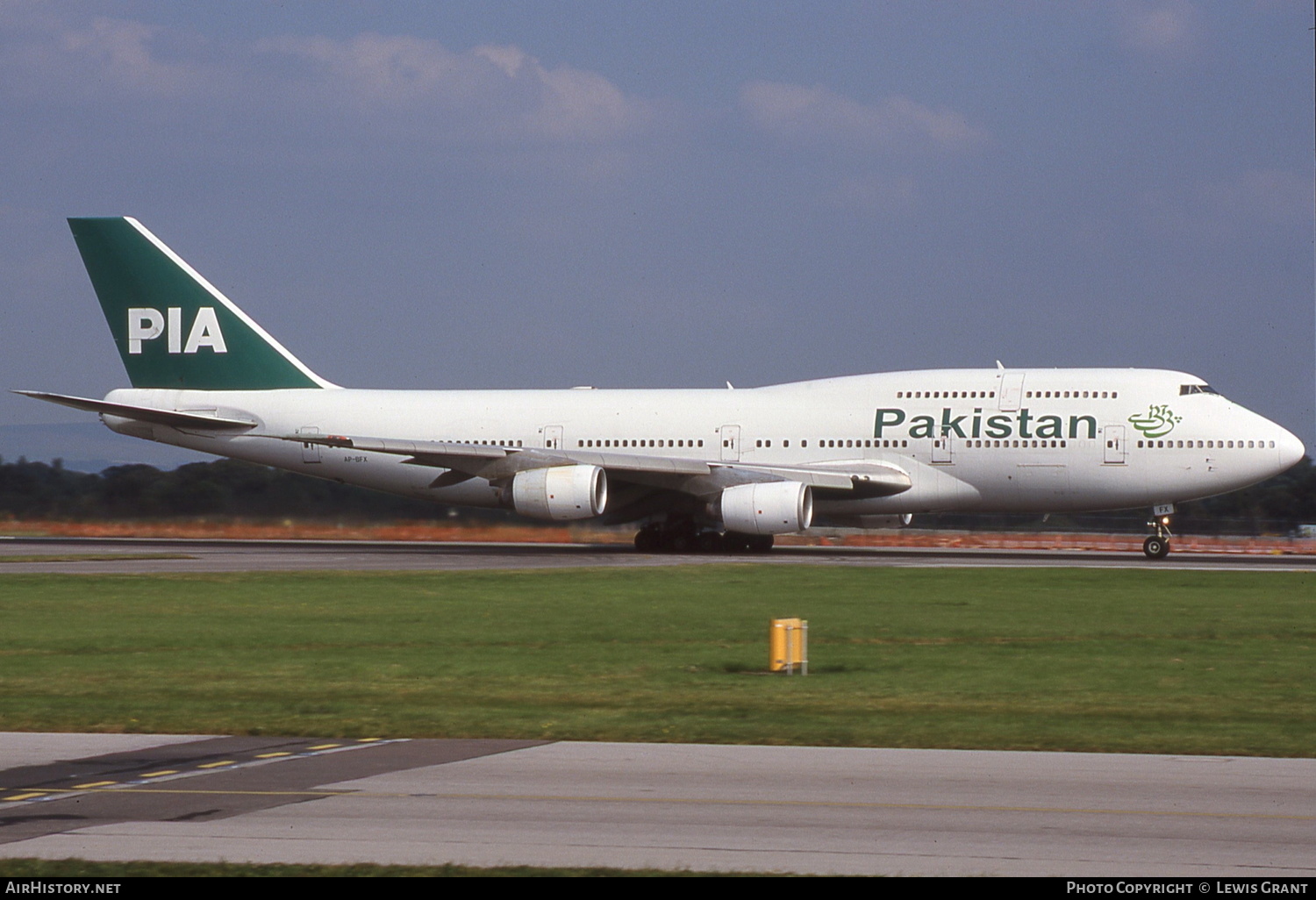 Aircraft Photo of AP-BFX | Boeing 747-367 | Pakistan International Airlines - PIA | AirHistory.net #135202