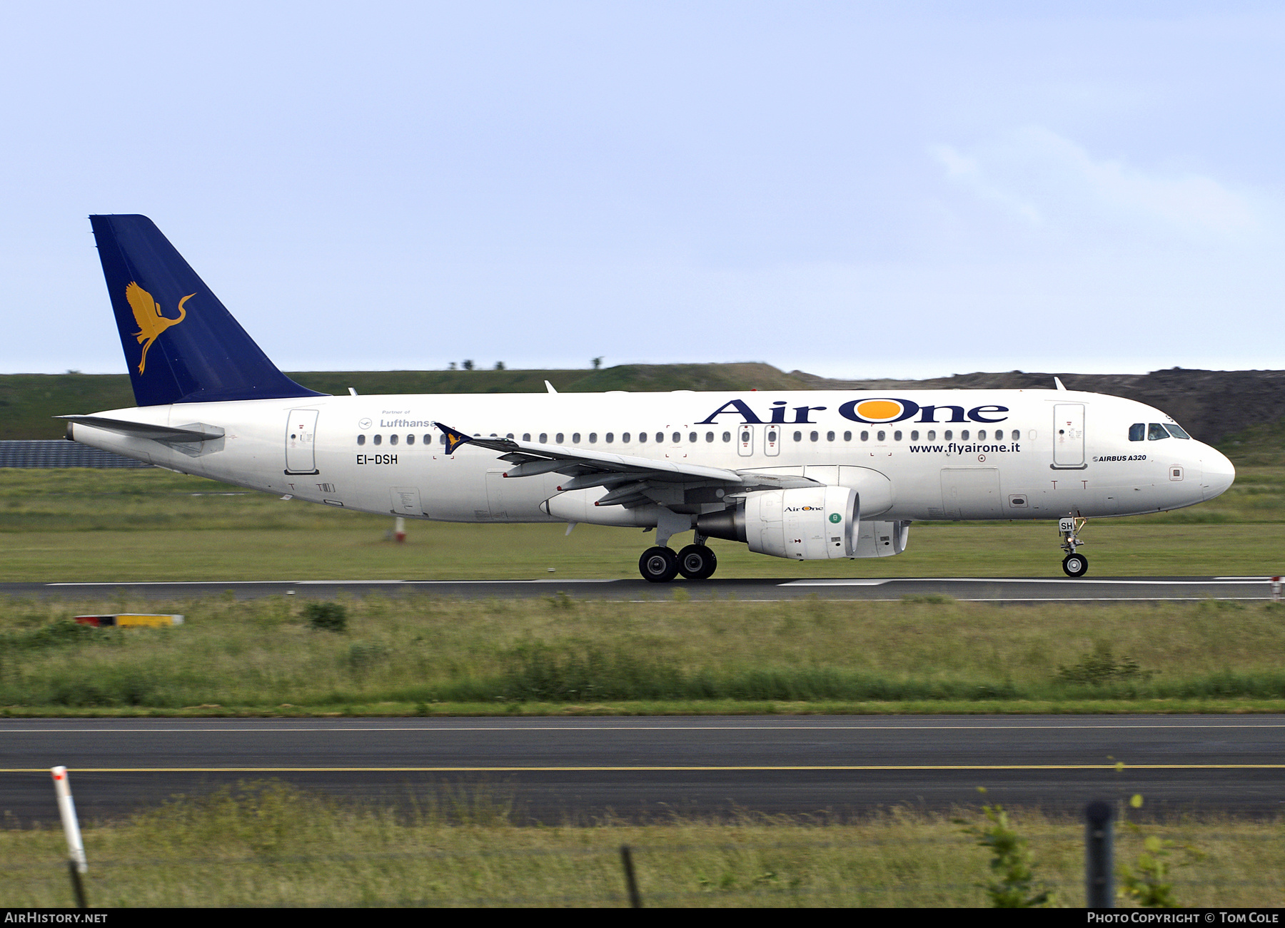 Aircraft Photo of EI-DSH | Airbus A320-216 | Air One | AirHistory.net #135403