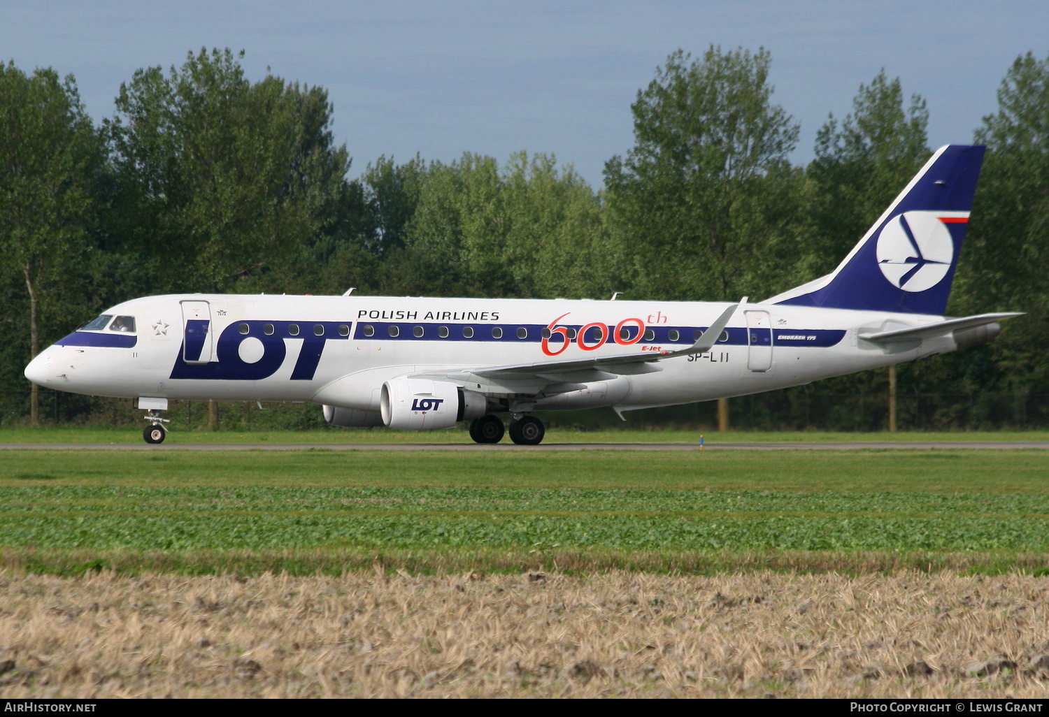Aircraft Photo of SP-LII | Embraer 175STD (ERJ-170-200STD) | LOT Polish Airlines - Polskie Linie Lotnicze | AirHistory.net #135487
