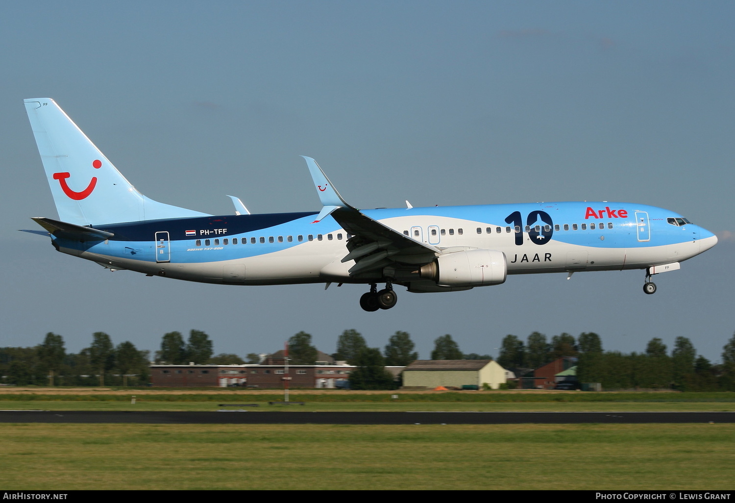 Aircraft Photo of PH-TFF | Boeing 737-86N | Arke | AirHistory.net #135964