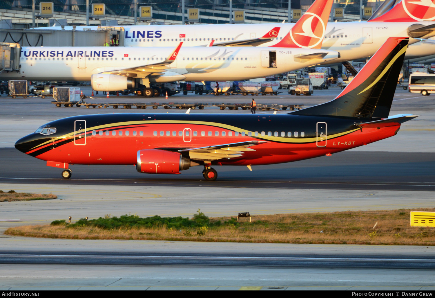 Aircraft Photo of LY-KDT | Boeing 737-522 | AirHistory.net #135970