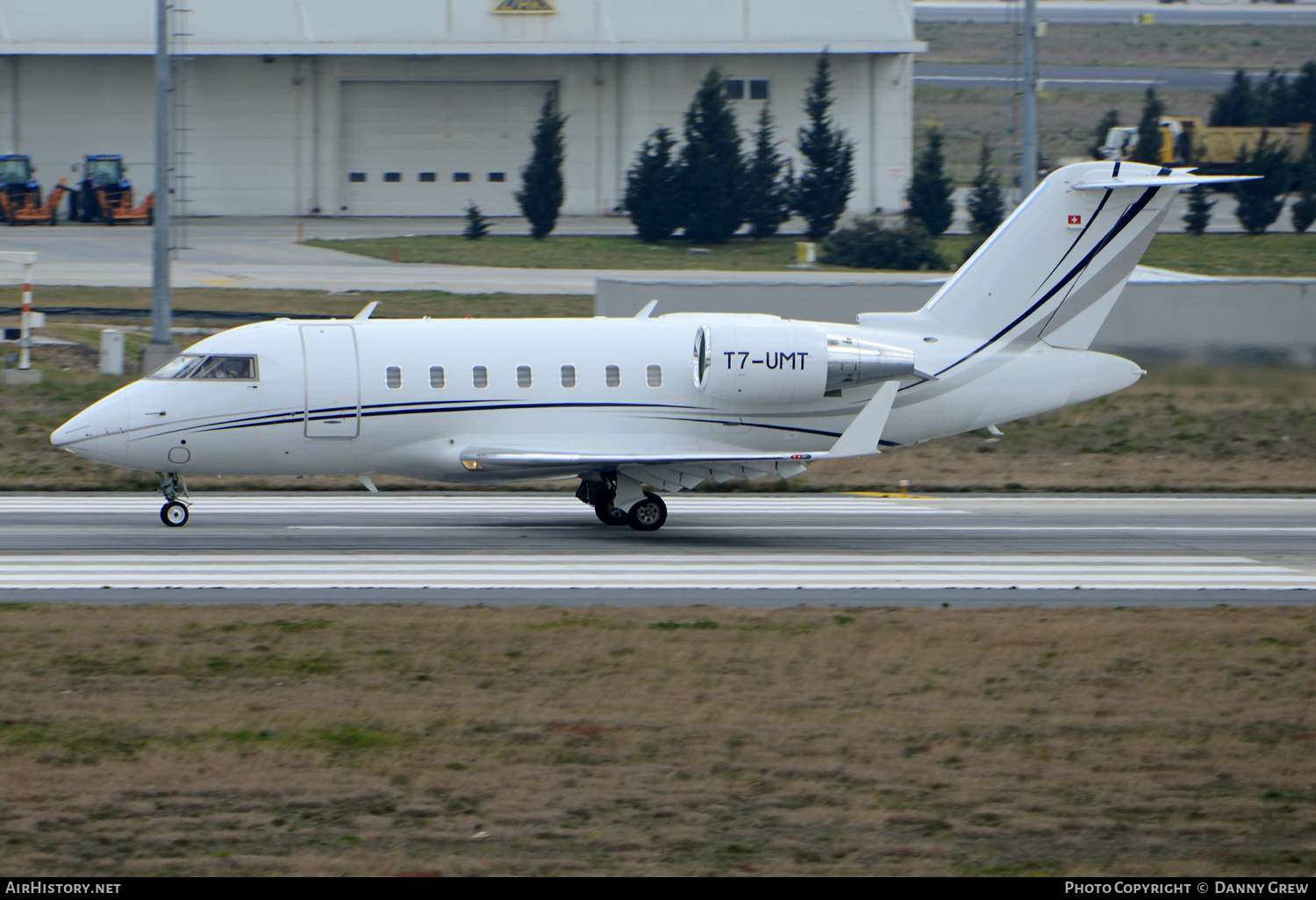 Aircraft Photo of T7-UMT | Bombardier Challenger 605 (CL-600-2B16) | AirHistory.net #135982