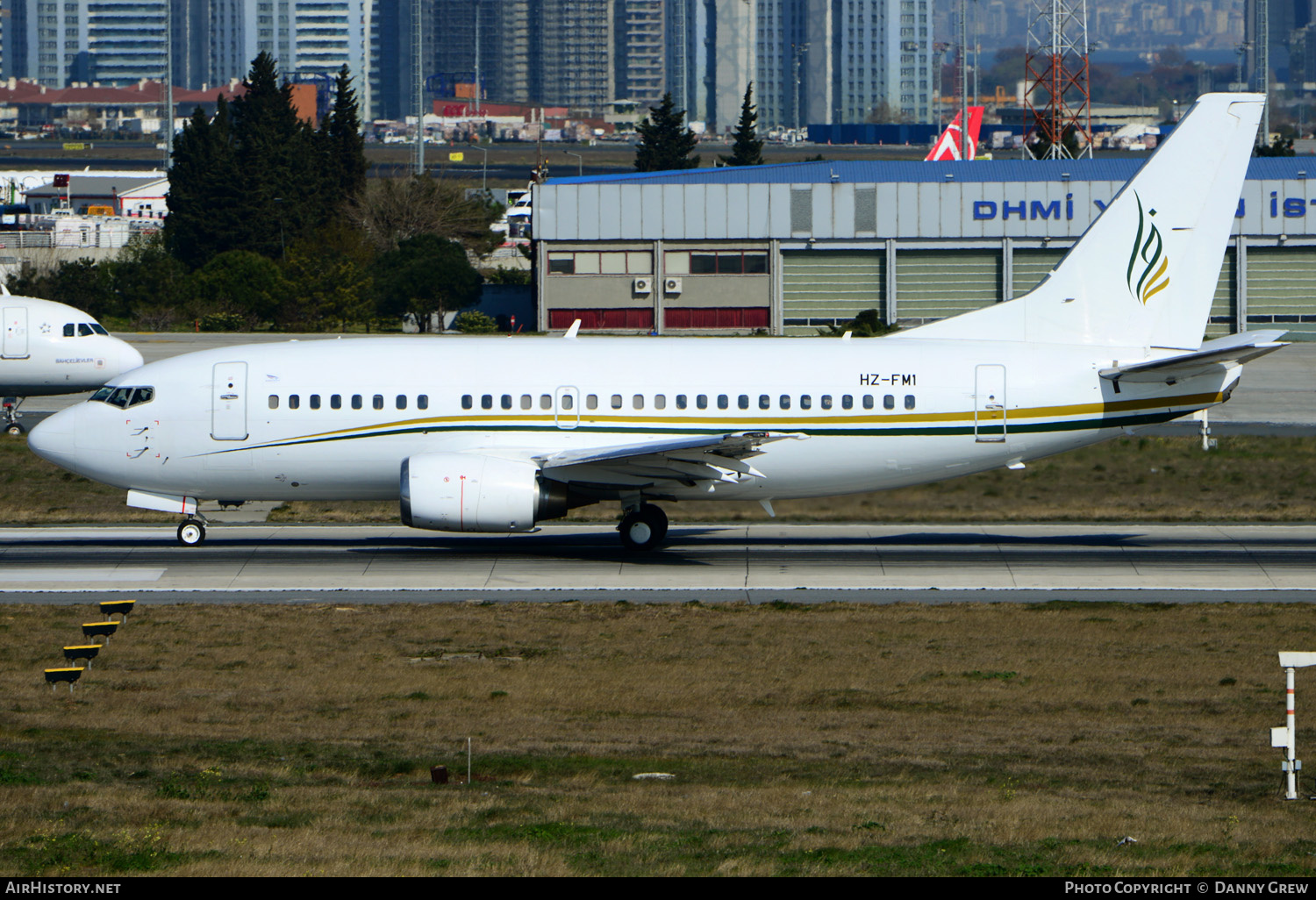 Aircraft Photo of HZ-FM1 | Boeing 737-528 | AirHistory.net #135991