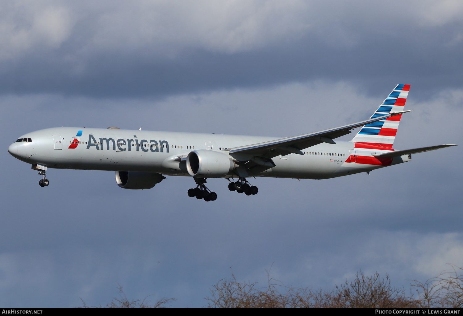 Aircraft Photo of N725AN | Boeing 777-323/ER | American Airlines | AirHistory.net #136001
