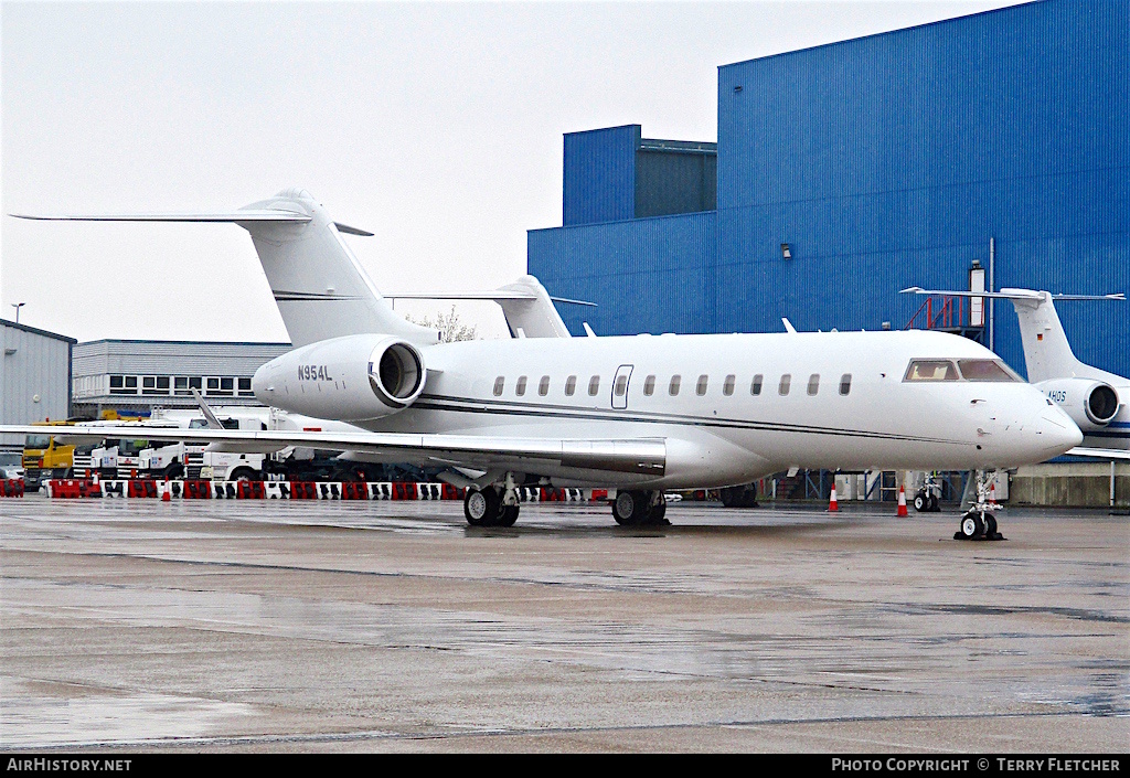 Aircraft Photo of N954L | Bombardier Global 5000 (BD-700-1A11) | AirHistory.net #136050