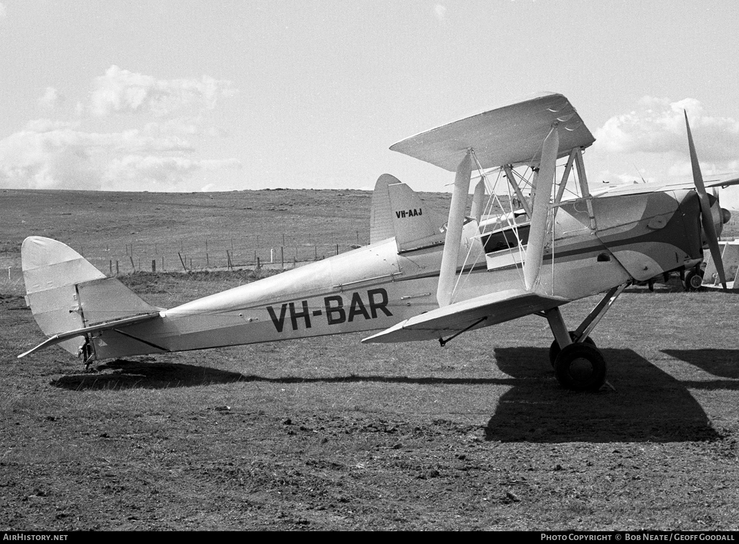 Aircraft Photo of VH-BAR / A17-666 | De Havilland D.H. 82A Tiger Moth | AirHistory.net #136220