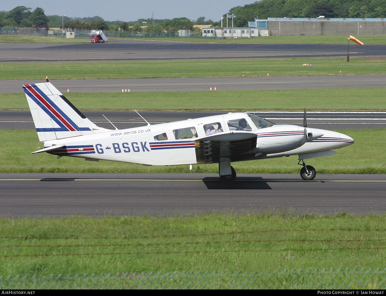 Aircraft Photo of G-BSGK | Piper PA-34-200T Seneca II | AirHistory.net #136700