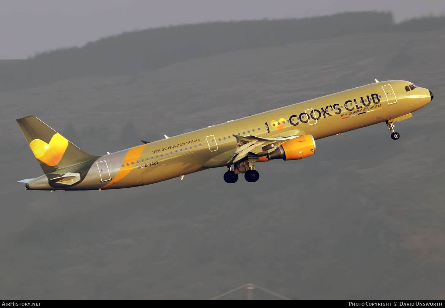 Aircraft Photo of G-TCDV | Airbus A321-211 | Thomas Cook Airlines | AirHistory.net #137335