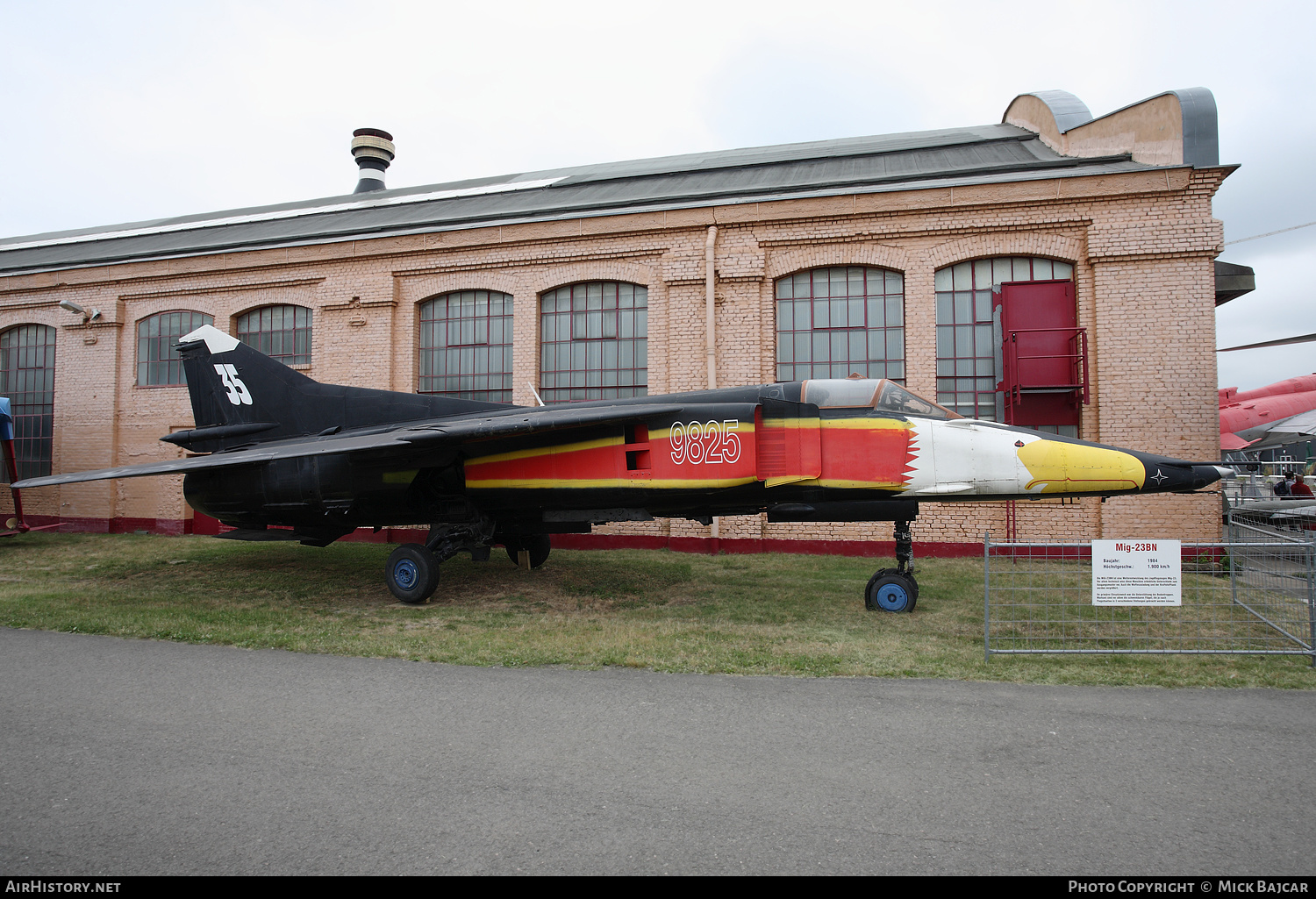 Aircraft Photo of 9825 | Mikoyan-Gurevich MiG-23BN | Czechia - Air Force | AirHistory.net #137441