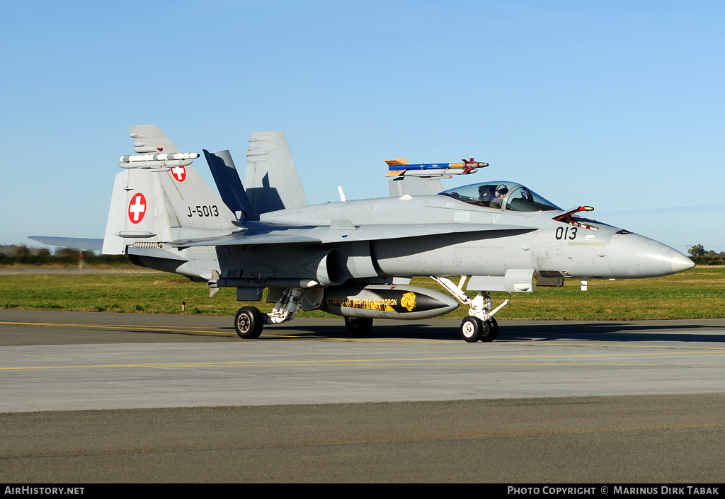 Aircraft Photo of J-5013 | McDonnell Douglas F/A-18C Hornet | Switzerland - Air Force | AirHistory.net #137444