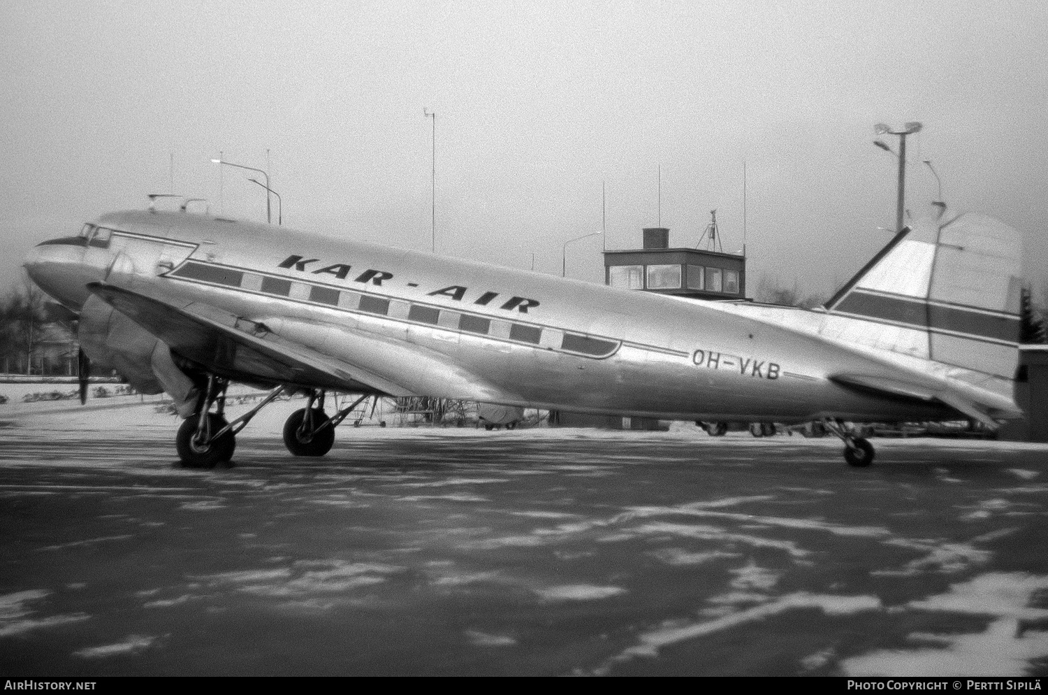 Aircraft Photo of OH-VKB | Douglas DC-3A-214 | Kar-Air | AirHistory.net #137538