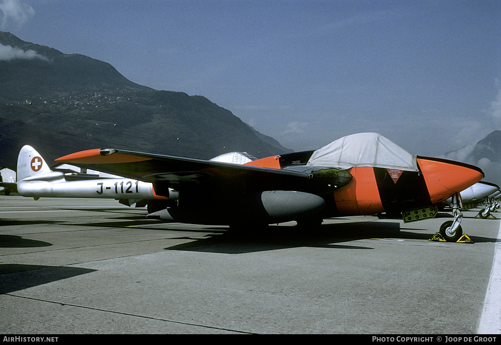 Aircraft Photo of J-1121 | De Havilland D.H. 100 Vampire FB6 | Switzerland - Air Force | AirHistory.net #137584