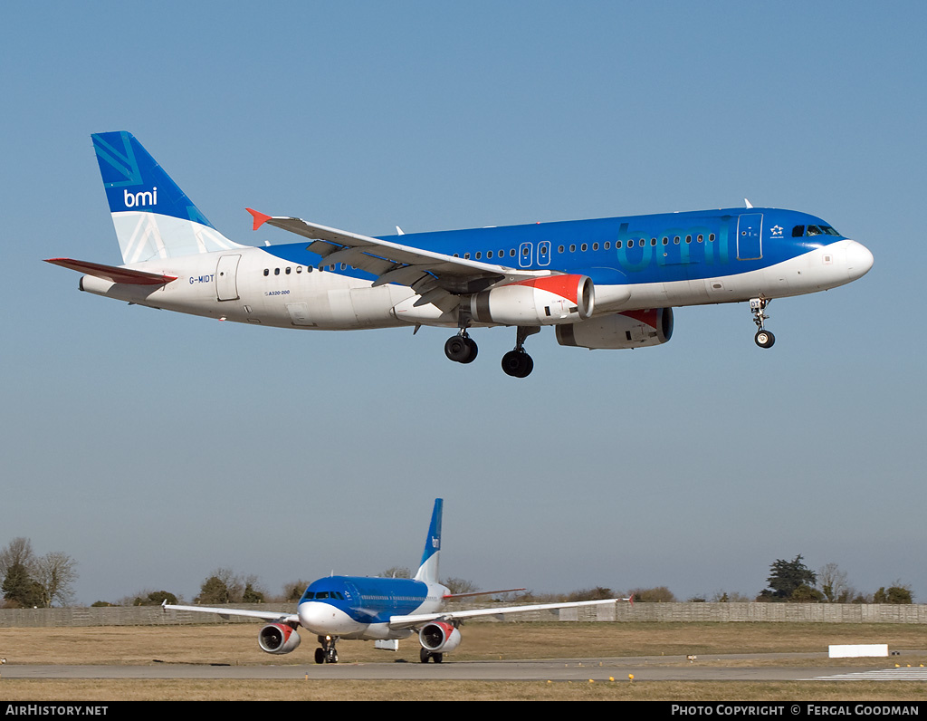 Aircraft Photo of G-MIDT | Airbus A320-232 | BMI - British Midland International | AirHistory.net #138080