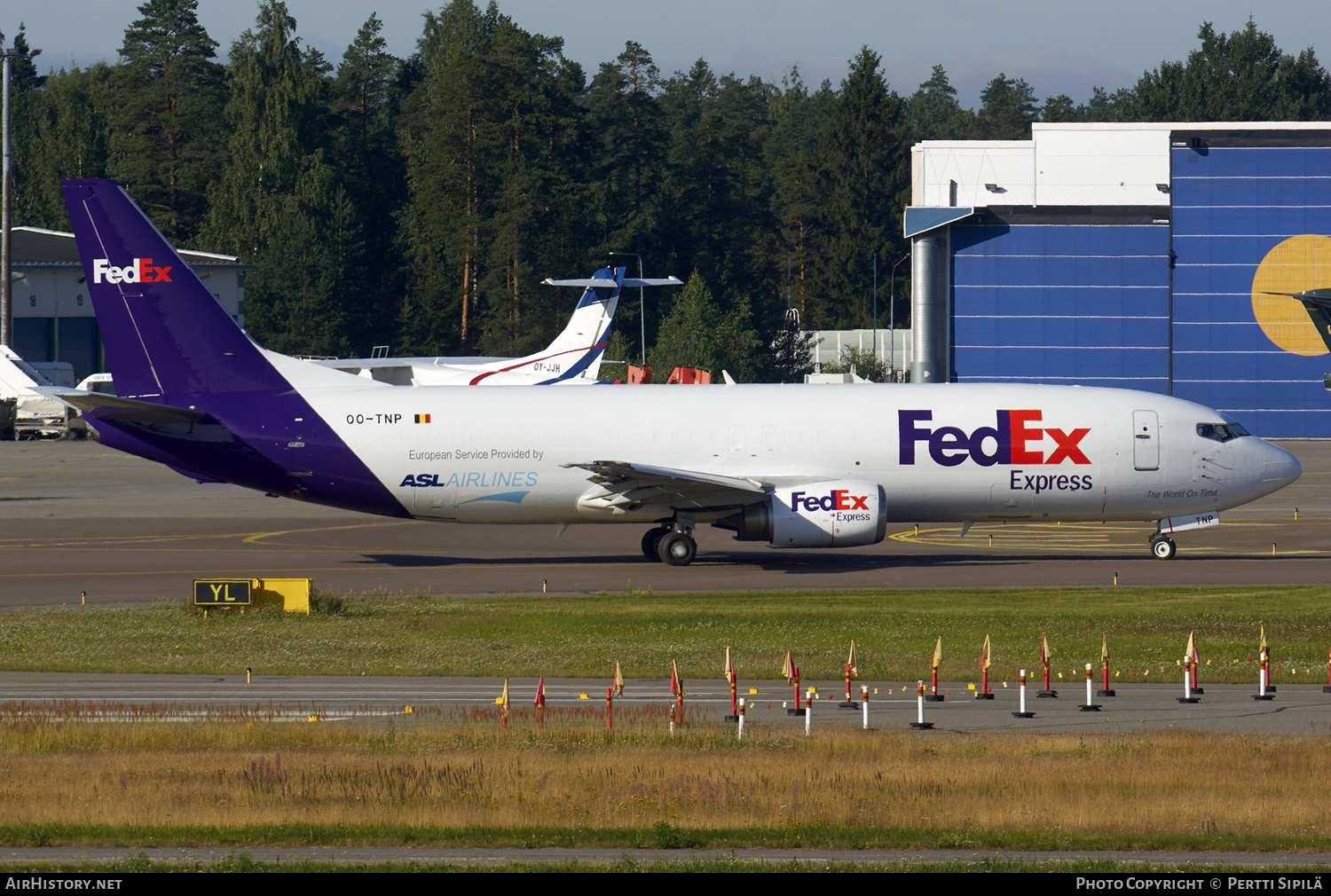 Aircraft Photo of OO-TNP | Boeing 737-45D(SF) | FedEx Express | AirHistory.net #138166