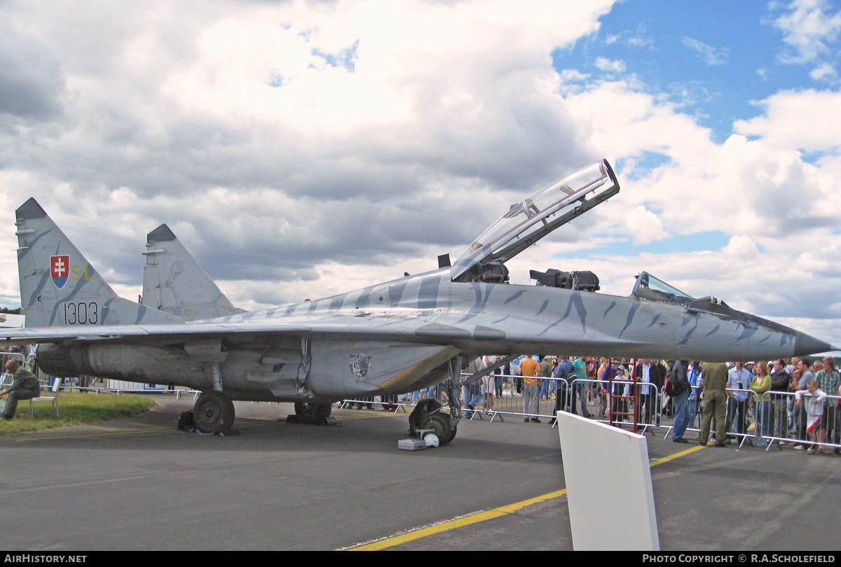 Aircraft Photo of 1303 | Mikoyan-Gurevich MiG-29UB (9-51) | Slovakia - Air Force | AirHistory.net #138344