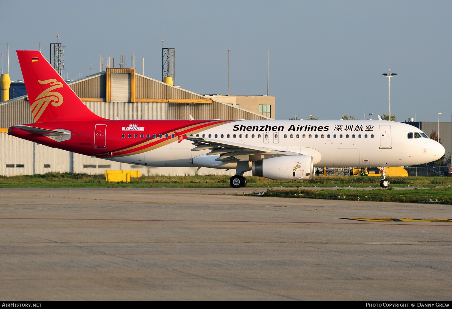 Aircraft Photo of D-AVVH | Airbus A320-232 | Shenzhen Airlines | AirHistory.net #138520