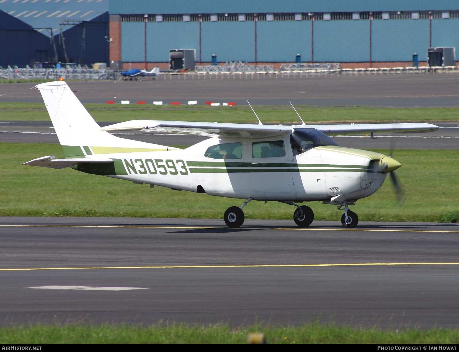 Aircraft Photo of N30593 | Cessna 210L | AirHistory.net #138613