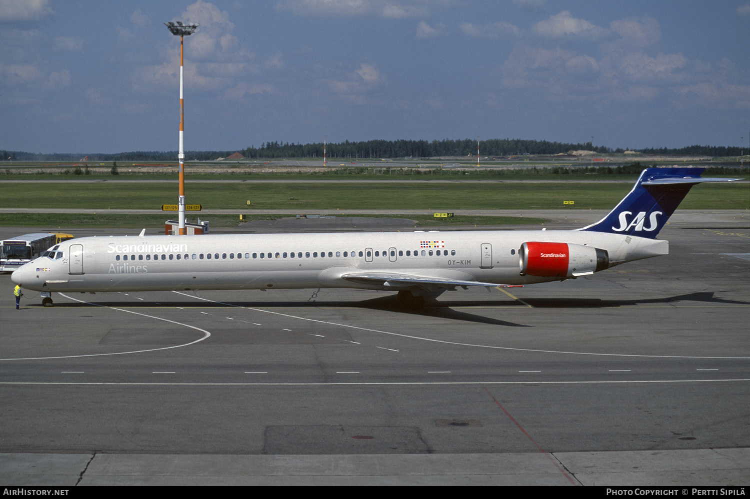 Aircraft Photo of OY-KIM | McDonnell Douglas MD-90-30 | Scandinavian Airlines - SAS | AirHistory.net #138700