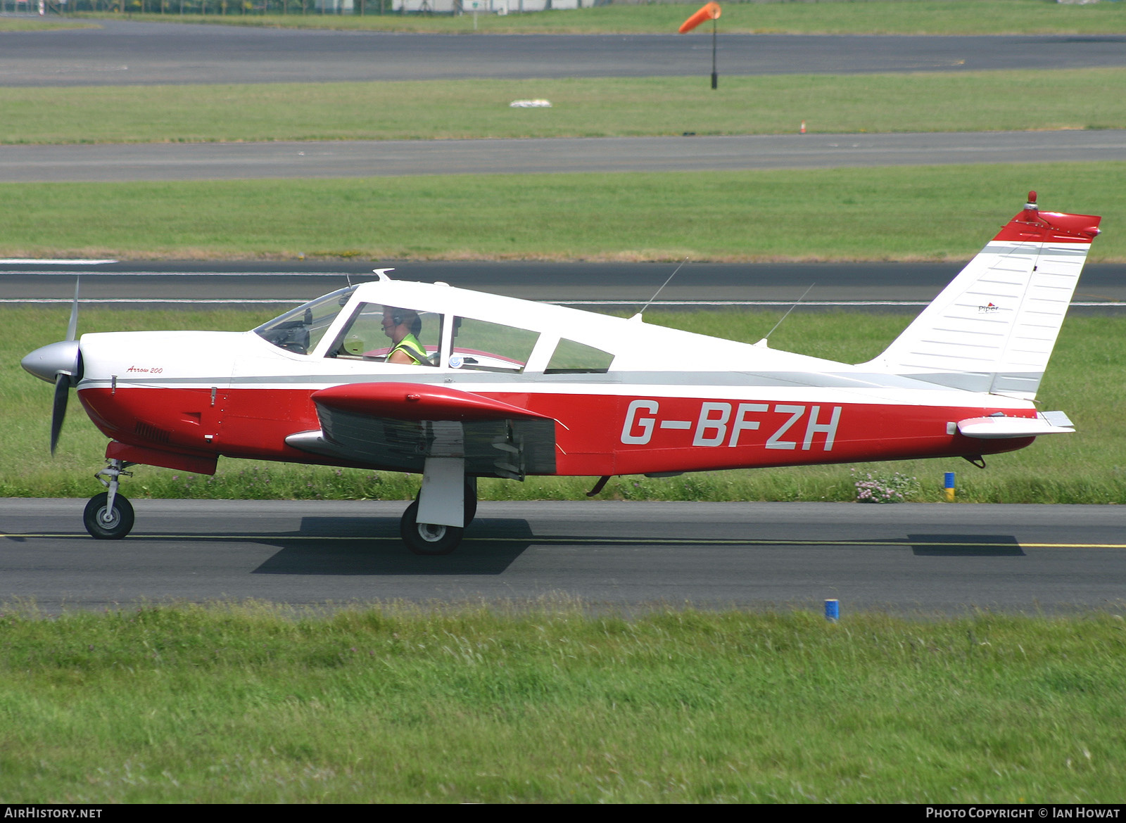 Aircraft Photo of G-BFZH | Piper PA-28R-200 Cherokee Arrow | AirHistory.net #139070