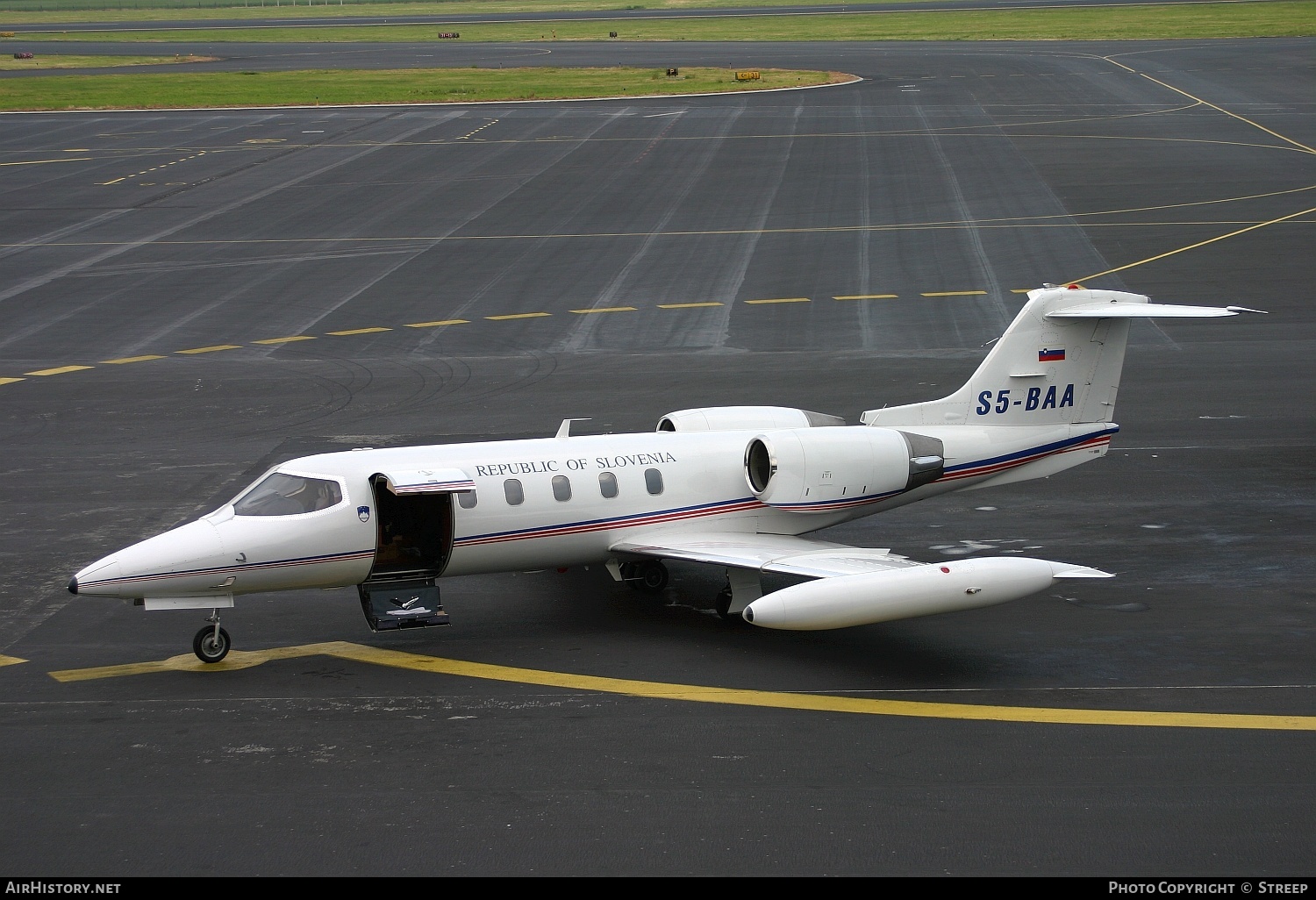 Aircraft Photo of S5-BAA | Gates Learjet 35A | Republic of Slovenia | AirHistory.net #139133