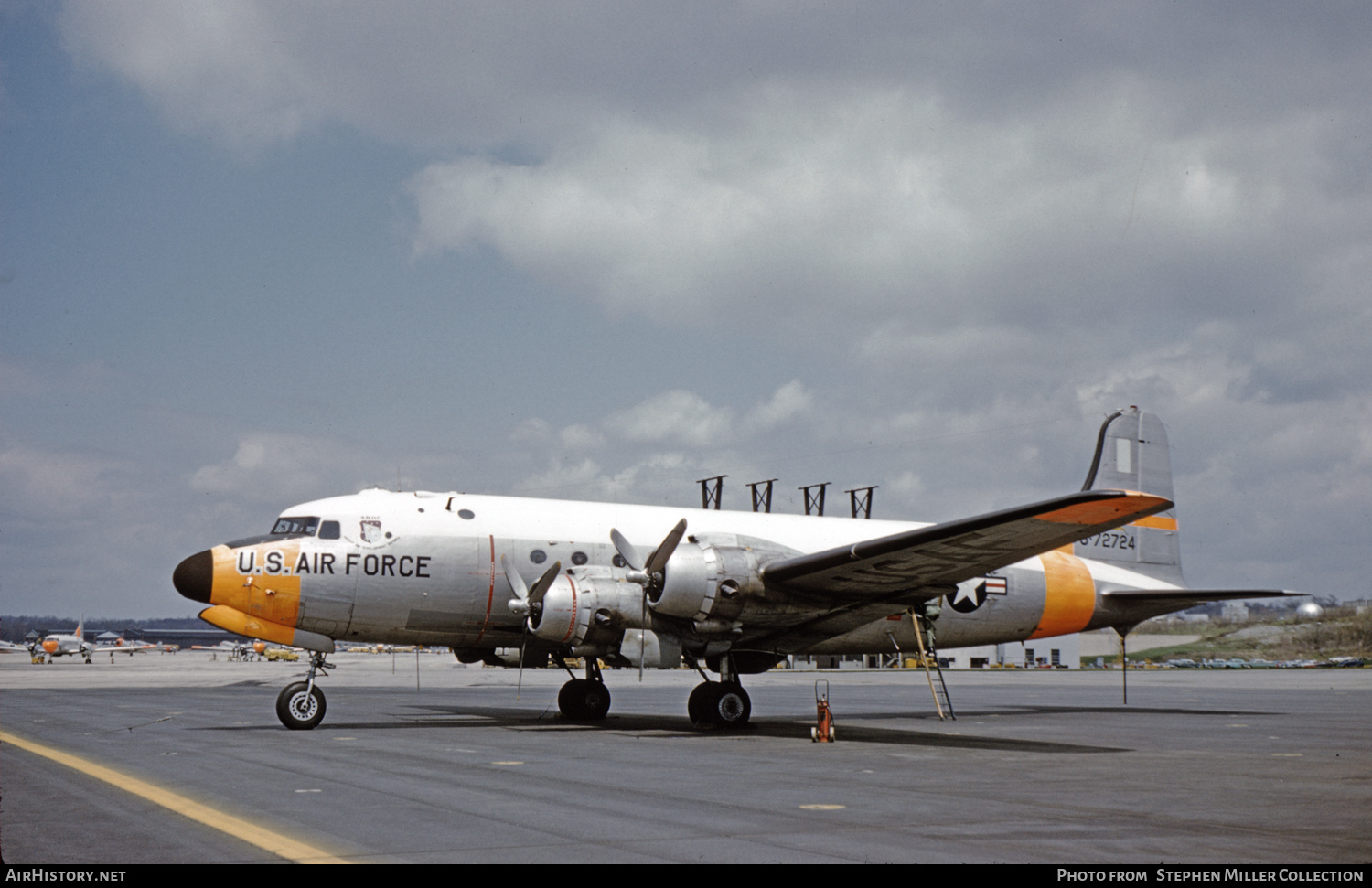 Aircraft Photo of 42-72724 / 0-72724 | Douglas EC-54D Skymaster | USA - Air Force | AirHistory.net #139334