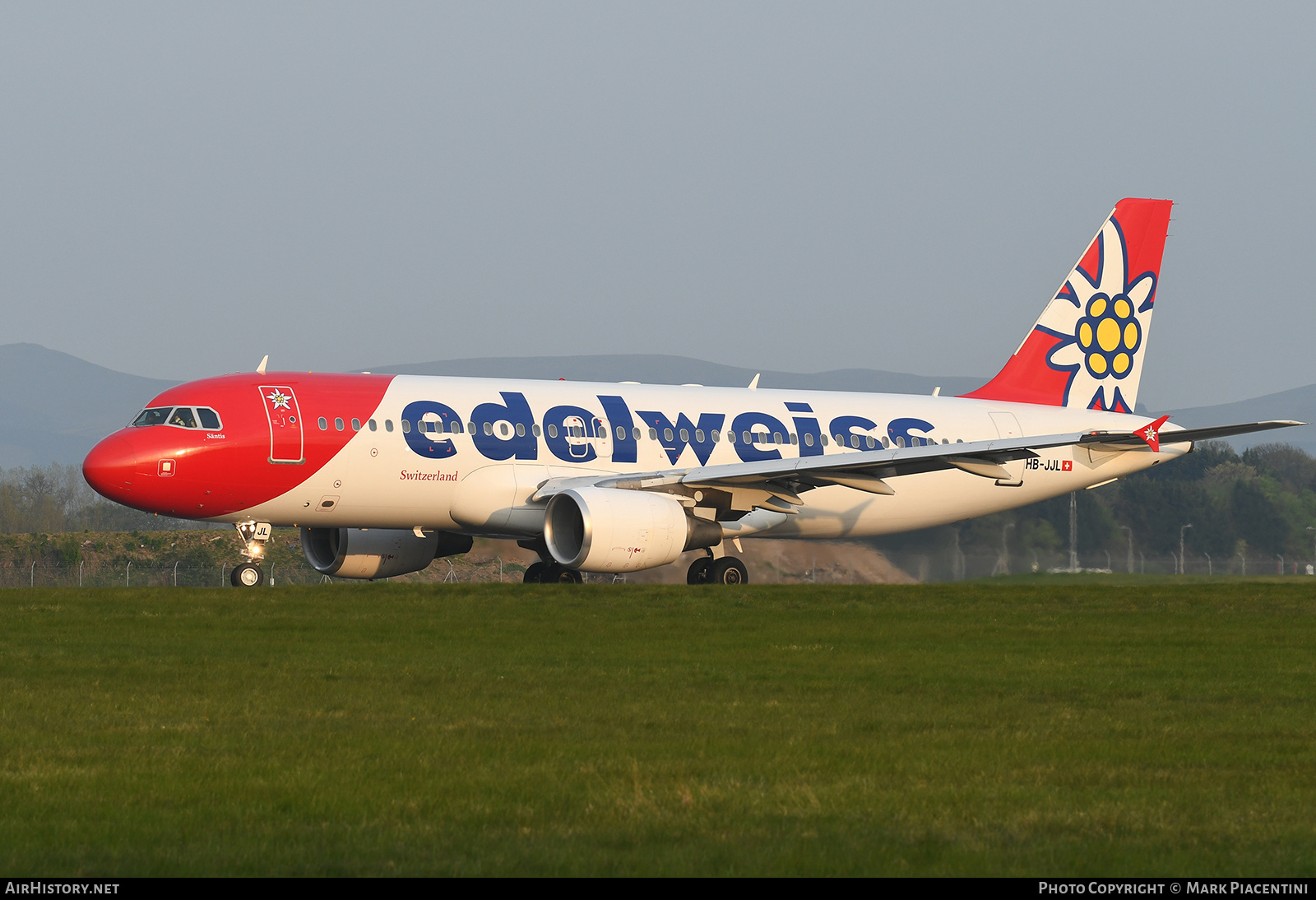 Aircraft Photo of HB-JJL | Airbus A320-214 | Edelweiss Air | AirHistory.net #139369