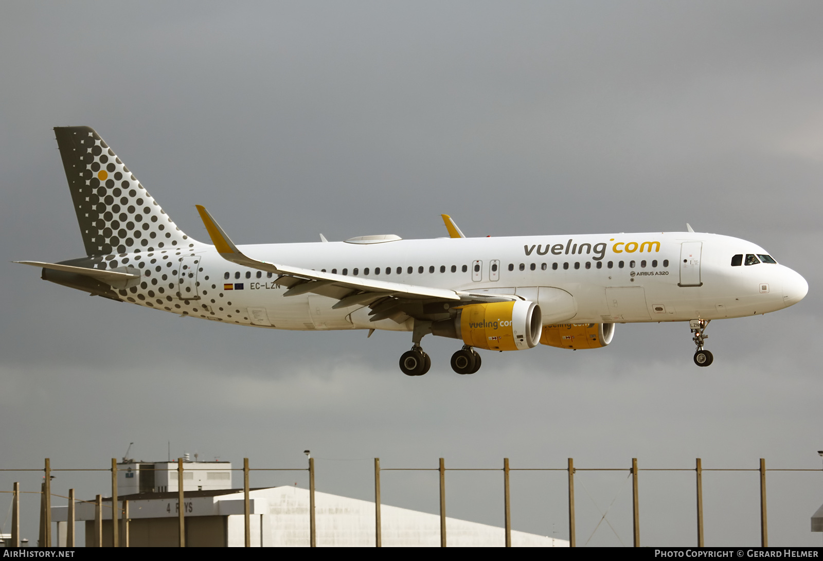 Aircraft Photo of EC-LZN | Airbus A320-214 | Vueling Airlines | AirHistory.net #139627