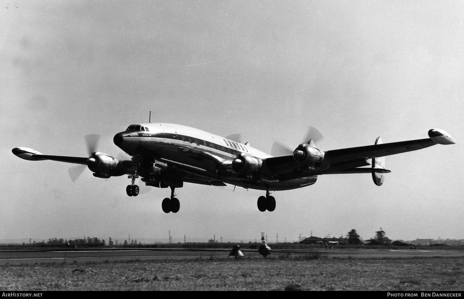 Aircraft Photo of VH-EAC | Lockheed L-1049G Super Constellation | Qantas | AirHistory.net #139726