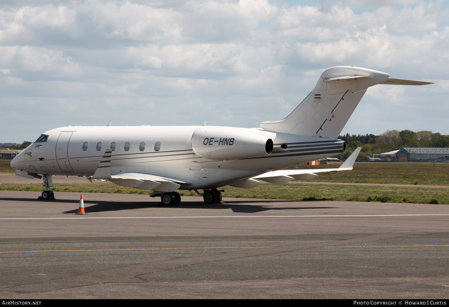 Aircraft Photo of OE-HNB | Bombardier Challenger 300 (BD-100-1A10) | AirHistory.net #140134