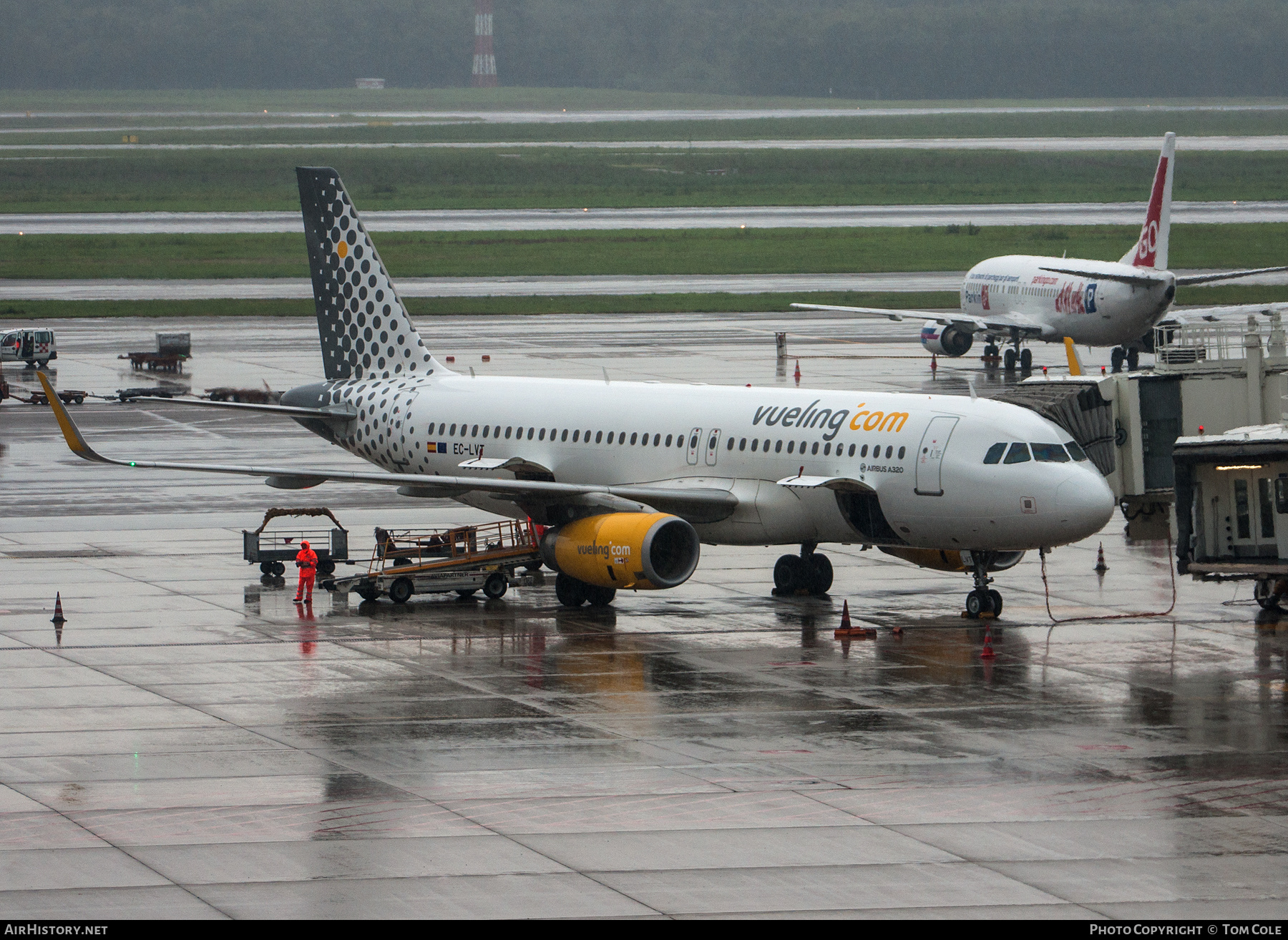 Aircraft Photo of EC-LVT | Airbus A320-232 | Vueling Airlines | AirHistory.net #140778