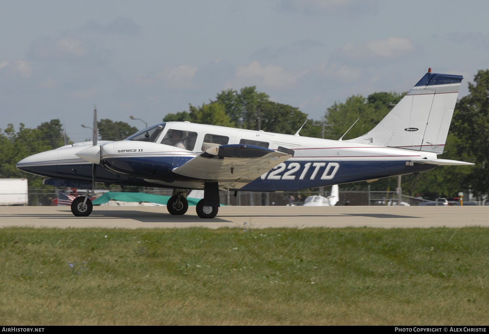 Aircraft Photo of N221TD | Piper PA-34-200T Seneca II | AirHistory.net #140952