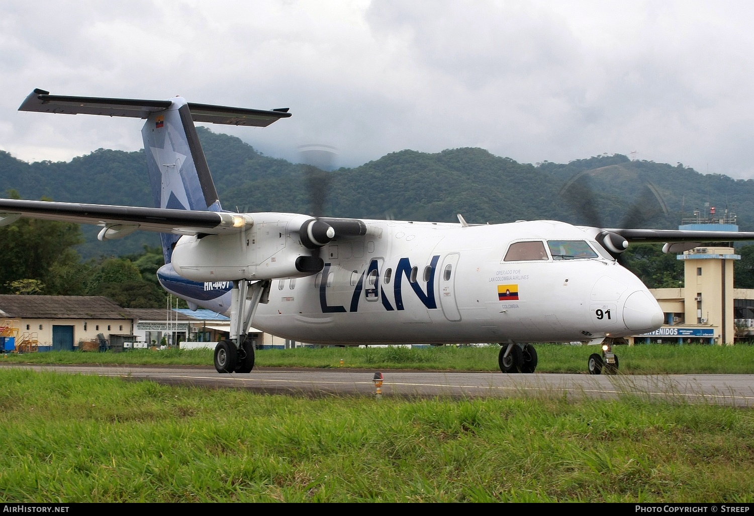 Aircraft Photo of HK-4491 | Bombardier DHC-8-201Q Dash 8 | LAN Airlines - Línea Aérea Nacional | AirHistory.net #141131