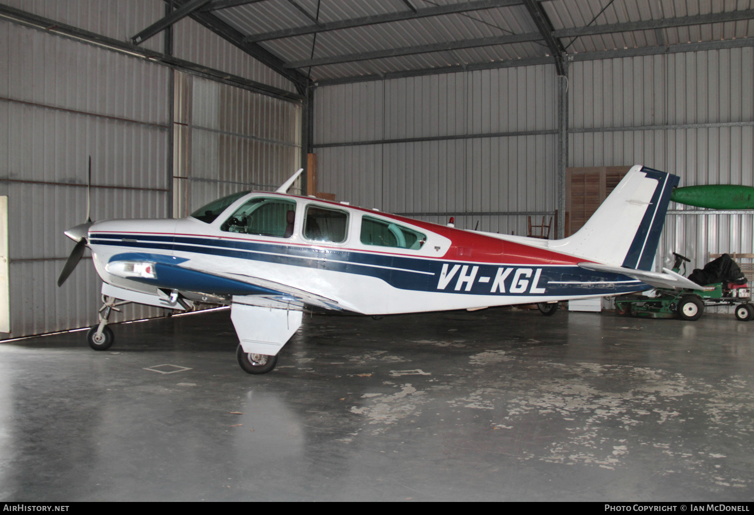 Aircraft Photo of VH-KGL | Beech F33A Bonanza | AirHistory.net #141432