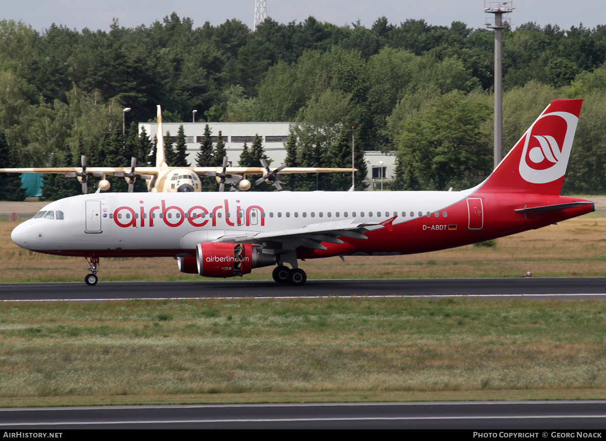 Aircraft Photo of D-ABDT | Airbus A320-214 | Air Berlin | AirHistory.net #141564