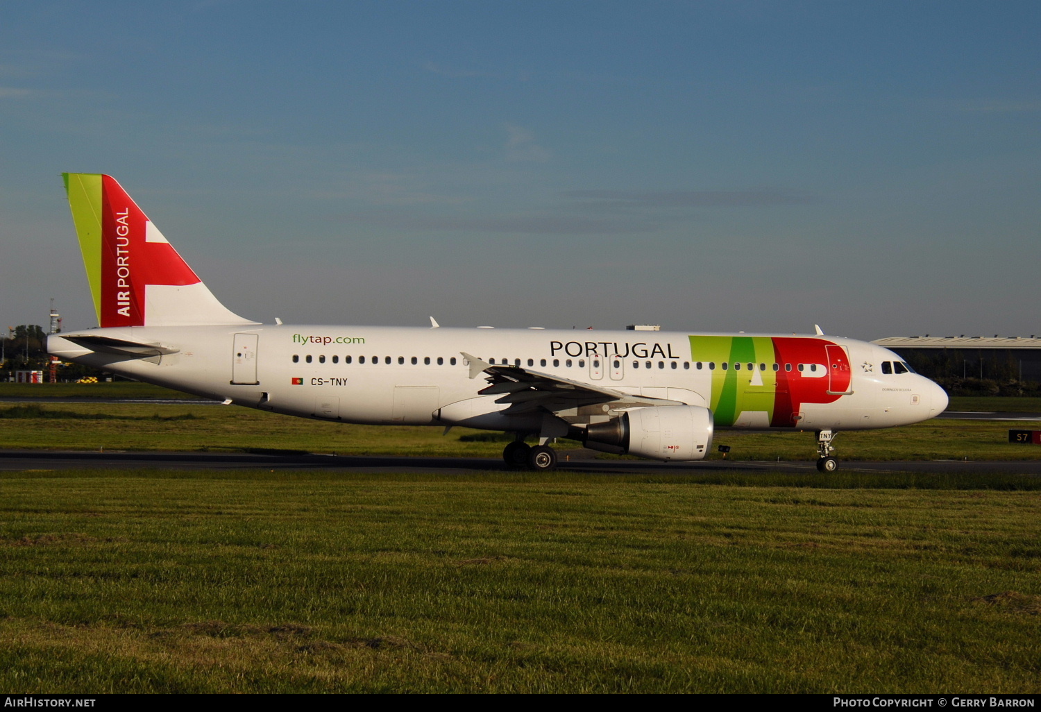 Aircraft Photo of CS-TNY | Airbus A320-214 | TAP Air Portugal | AirHistory.net #141569