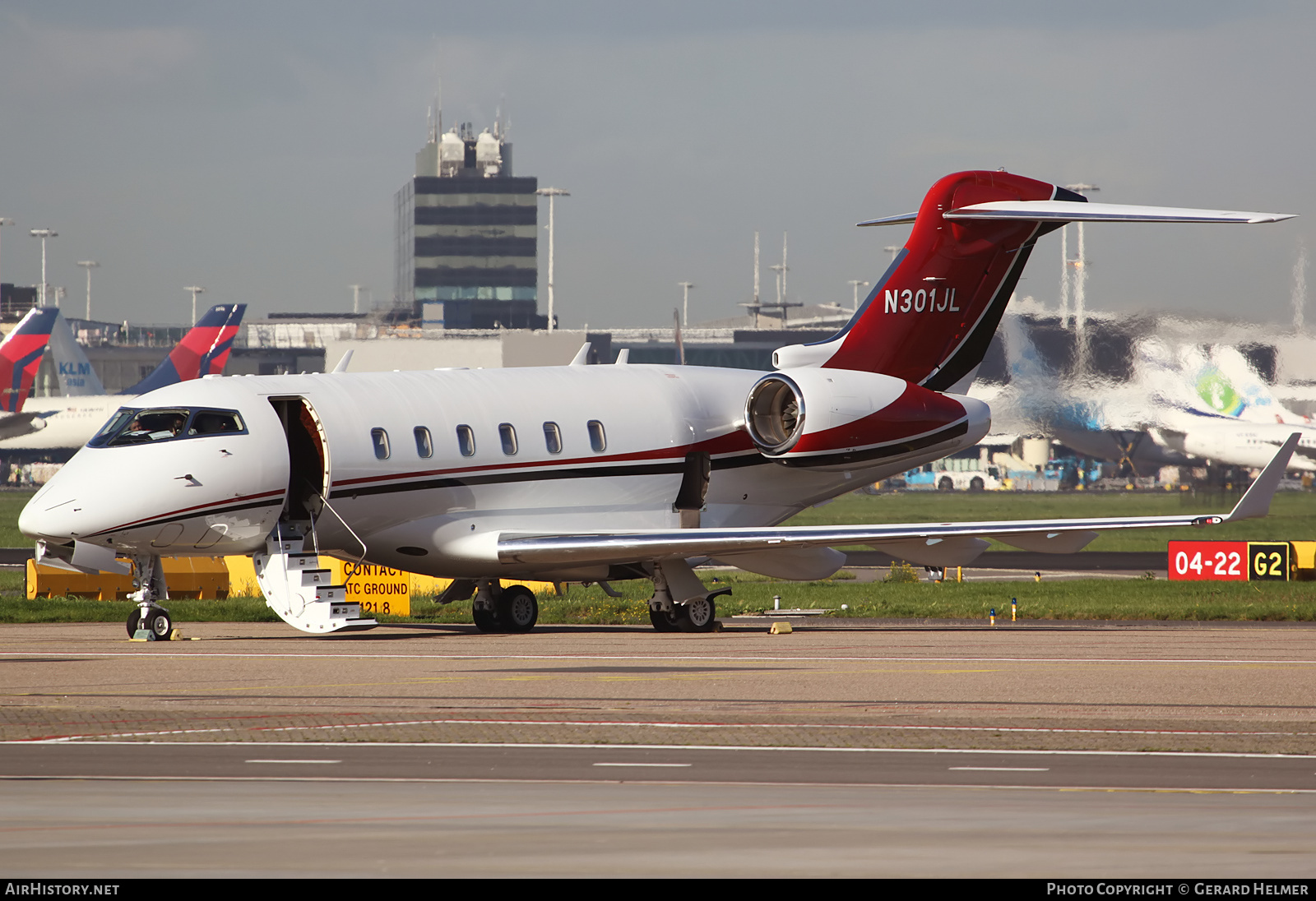 Aircraft Photo of N301JL | Bombardier Challenger 300 (BD-100-1A10) | AirHistory.net #141709