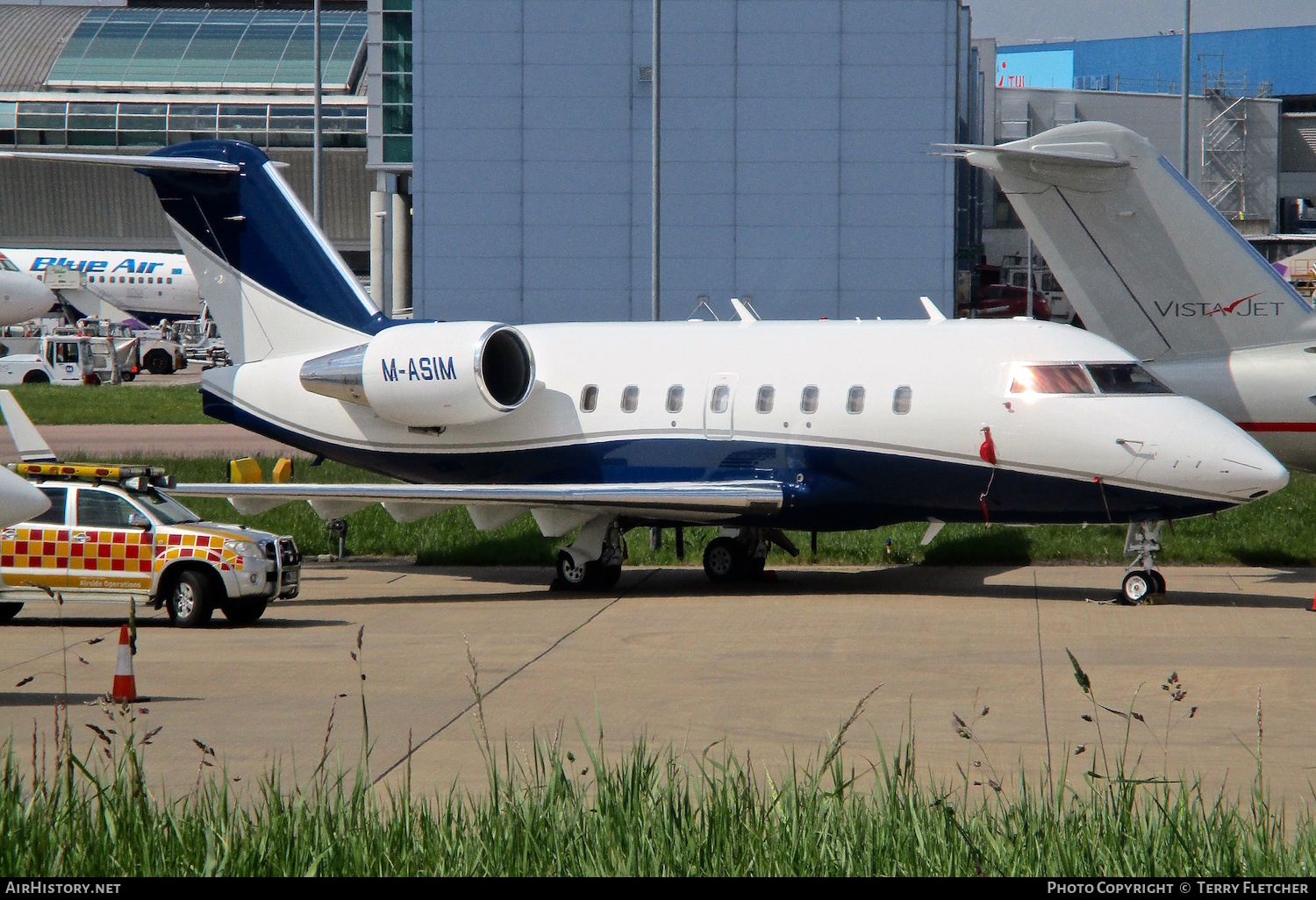 Aircraft Photo of M-ASIM | Bombardier Challenger 604 (CL-600-2B16) | AirHistory.net #141996