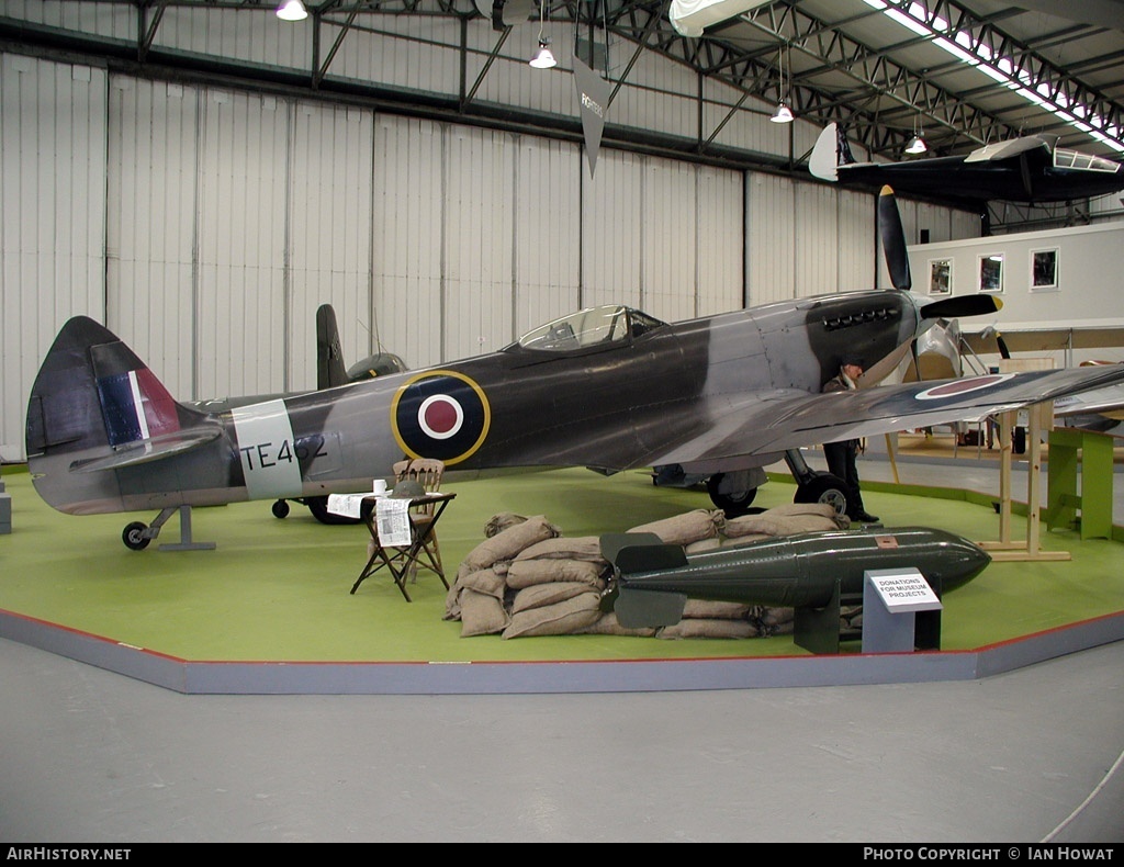 Aircraft Photo of TE462 | Supermarine 361 Spitfire LF16E | UK - Air Force | AirHistory.net #142368