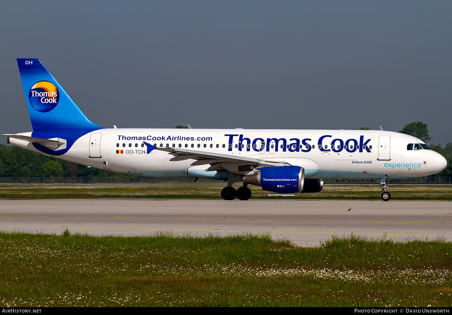 Aircraft Photo of OO-TCH | Airbus A320-214 | Thomas Cook Airlines | AirHistory.net #142452