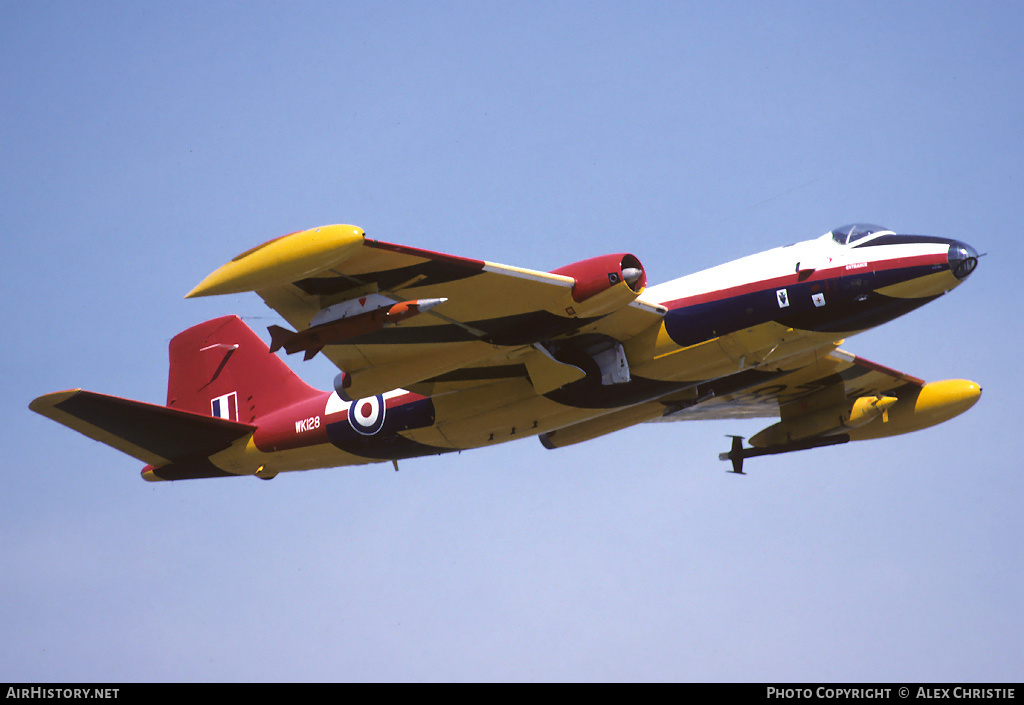 Aircraft Photo of WK128 | English Electric Canberra B(TT)2 | UK - Air Force | AirHistory.net #142657