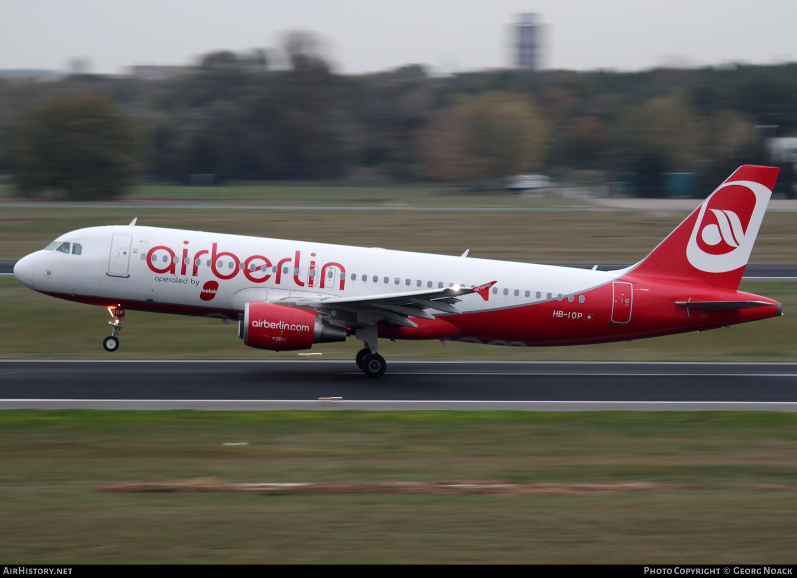 Aircraft Photo of HB-IOP | Airbus A320-214 | Air Berlin | AirHistory.net #142757