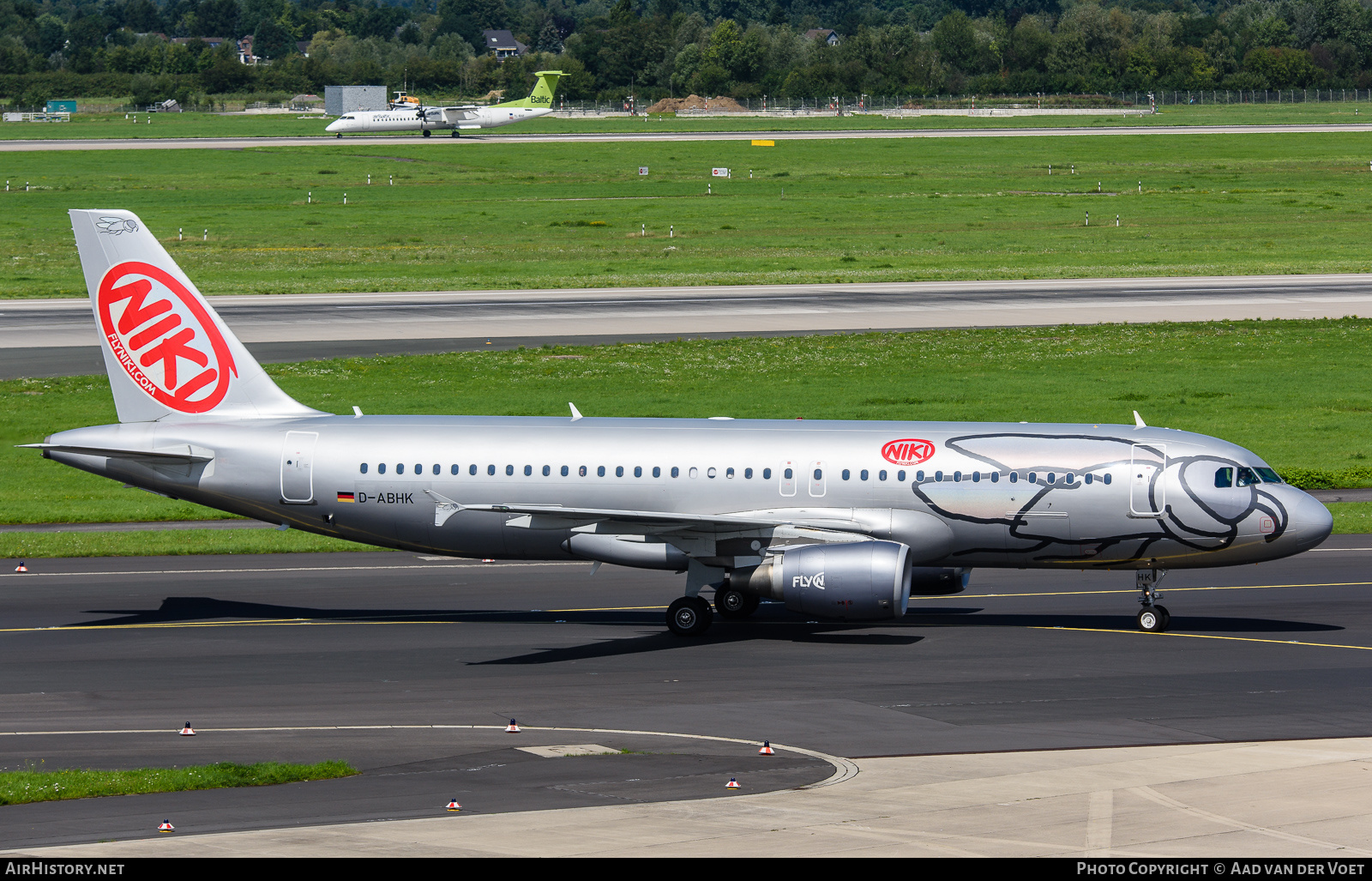 Aircraft Photo of D-ABHK | Airbus A320-214 | Niki | AirHistory.net #143374