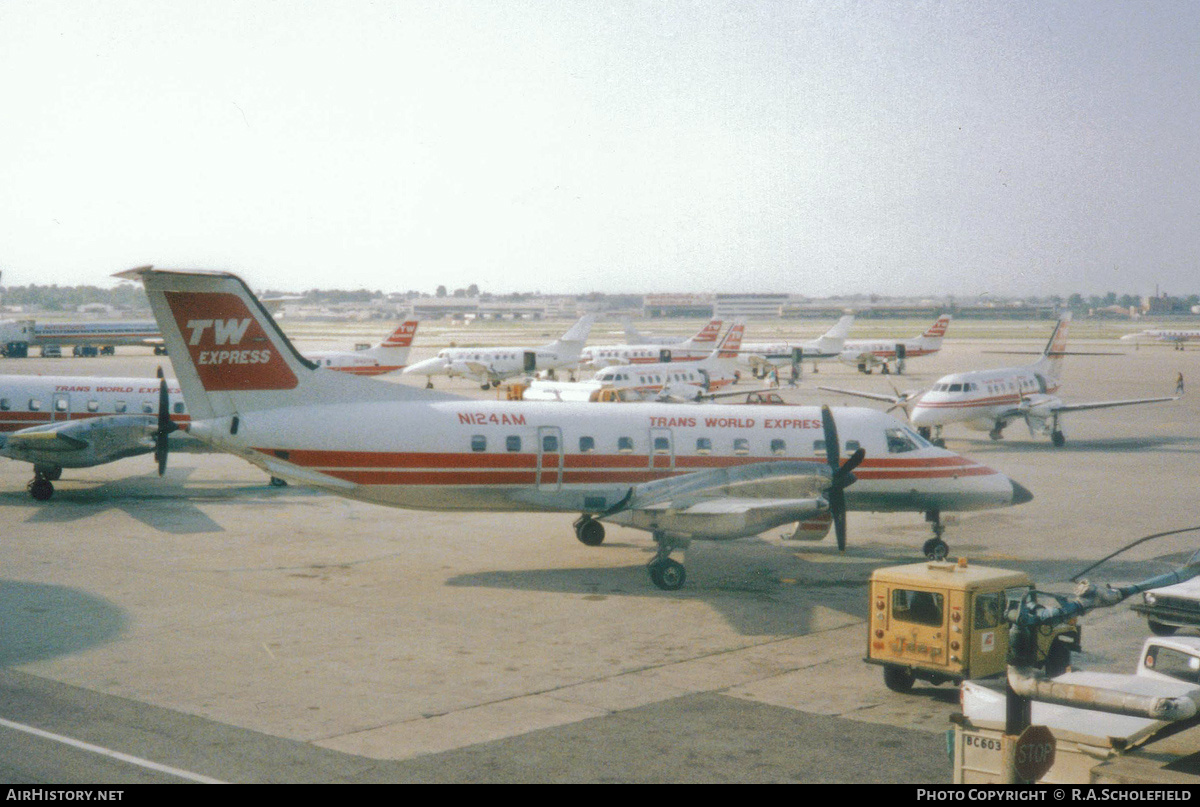 Aircraft Photo of N124AM | Embraer EMB-120RT Brasilia | TW Express - Trans World Express | AirHistory.net #143398