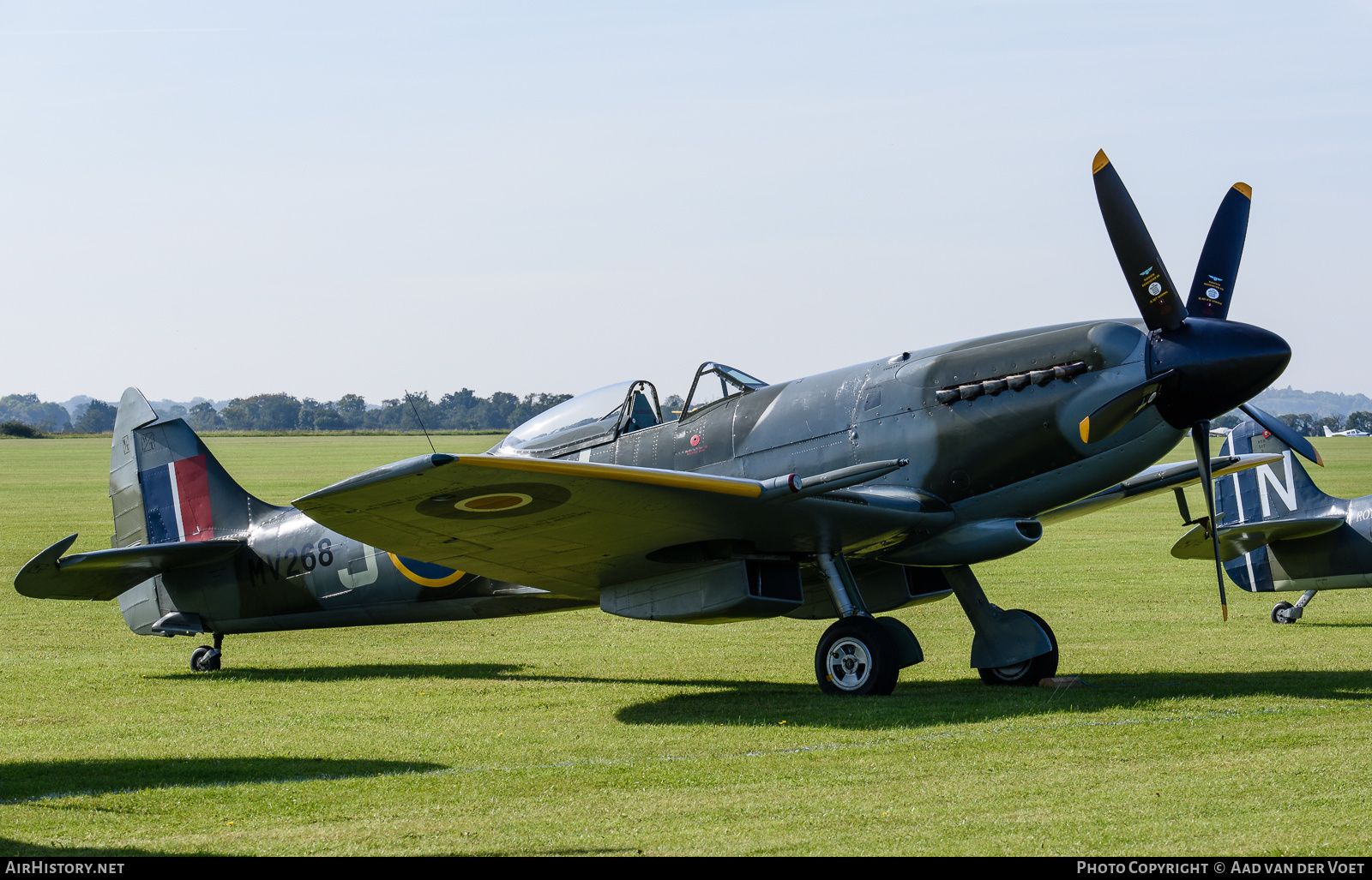 Aircraft Photo of G-SPIT / MV268 | Supermarine 379 Spitfire FR14E | UK - Air Force | AirHistory.net #143408