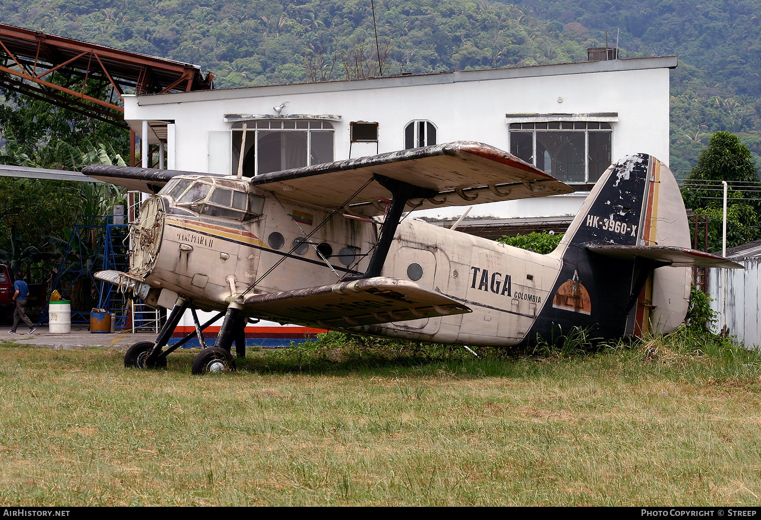 Aircraft Photo of HK-3960X | Antonov An-2 | TAGA - Taxi Aéreo De Granada | AirHistory.net #143498