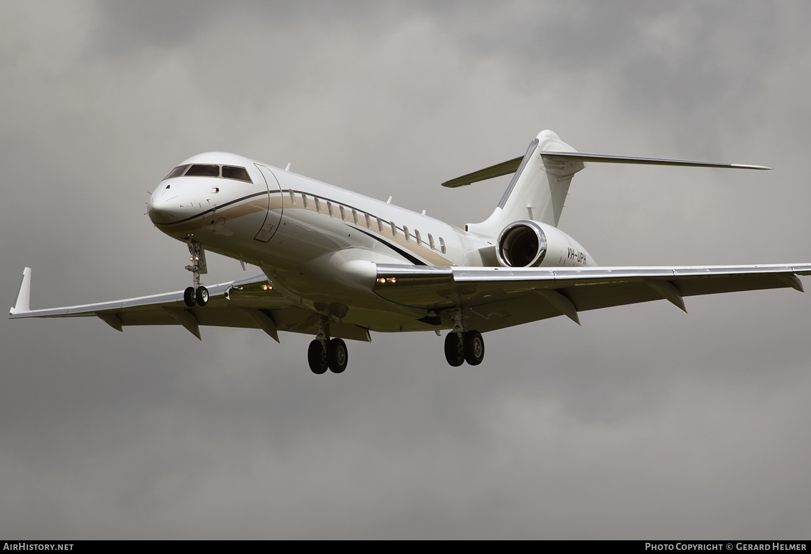 Aircraft Photo of VH-UPH | Bombardier Global Express XRS (BD-700-1A10) | AirHistory.net #143562