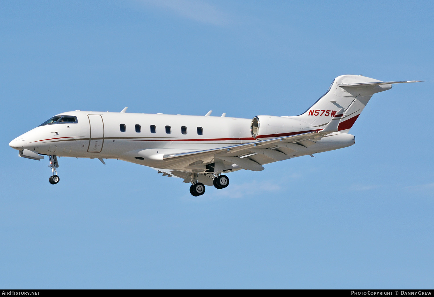 Aircraft Photo of N575WB | Bombardier Challenger 300 (BD-100-1A10) | AirHistory.net #143895